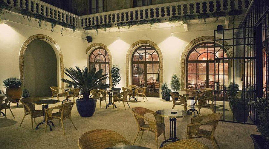 Flow Restaurant & Bar