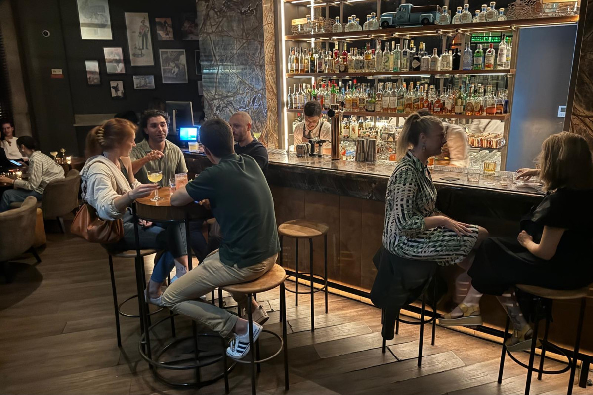 THE ROYAL COCKTAIL CLUB